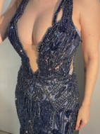 Imagem de Vestido azul com grafite